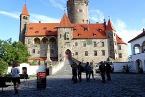 Výlet na hrad Bouzov a do Javoříčských jeskyní 22.9.2018