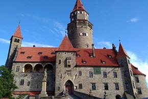 Výlet na hrad Bouzov a do Javoříčských jeskyní 22.9.2018