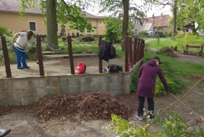 Brigáda na úklid vlkovské návsi 28.4.2019
