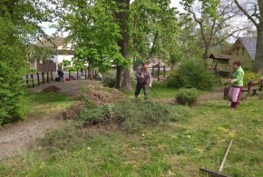 Brigáda na úklid vlkovské návsi 28.4.2019