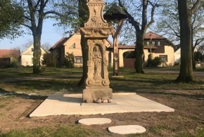 Úprava okolí křížku na návsi