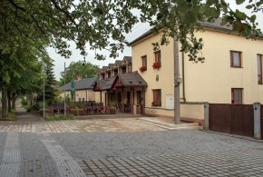 Rozšíření zpevněné plochy u obecního úřadu