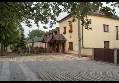 Rozšíření zpevněné plochy u obecního úřadu